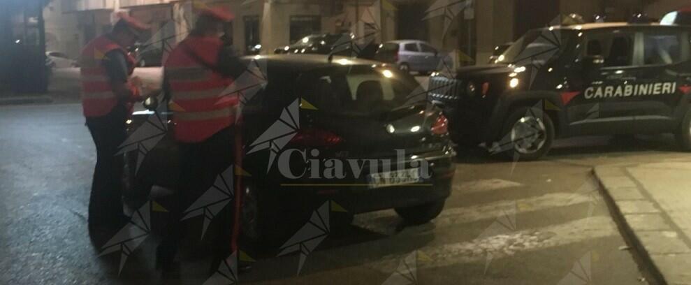 Alla guida senza patente e con attrezzi da scasso nascosti sotto il sedile dell’auto, denunciato