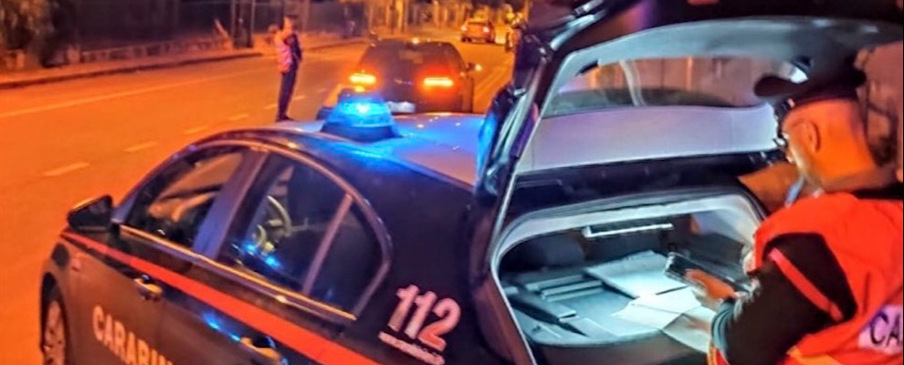 Evade dai domiciliari e forza un posto di blocco, nuovamente arrestato