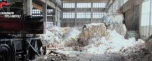 Calabresi riempivano di rifiuti illeciti i capannoni del Nord Italia. Arrestati in 11 item-thumbnail