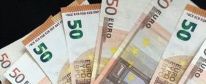 Ottiene la fiducia di un anziano per farsi scambiare due banconote da 100 euro, ma erano false. Denunciato item-thumbnail
