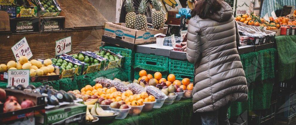 Polizia scopre negozio di ortofrutta senza licenza, sequestrati e confiscati oltre 400kg tra frutta e ortaggi