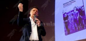 Matteo Renzi tenta di chiudere la polemica con Conte: “Siamo qui per dare una mano” item-thumbnail