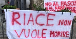 Riace: dove c’era una discarica ora c’è una fattoria per i bambini. Ma la fattoria verrà demolita e tornerà la discarica item-thumbnail