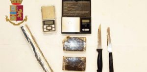 Arrestato studente in possesso di hascisc e materiale per il confezionamento della droga item-thumbnail