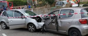Tremendo scontro frontale tra due auto in Calabria item-thumbnail