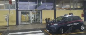 92enne evade dai domiciliari e tenta la fuga a Parigi. In valigia un formaggio e alcuni medicinali item-thumbnail