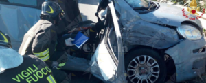 Terribile impatto tra auto e furgone ad un incrocio, neccessario l’intervento dell’elisoccorso item-thumbnail