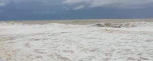 Il mare si ingrossa e fa paura a Caulonia item-thumbnail