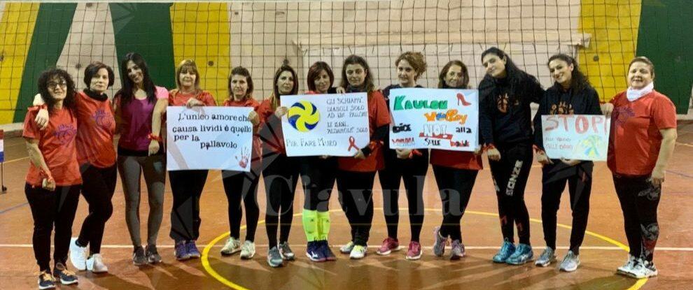 Le pallavoliste del Kaulon Volley ricordano la giornata contro la violenza sulle donne