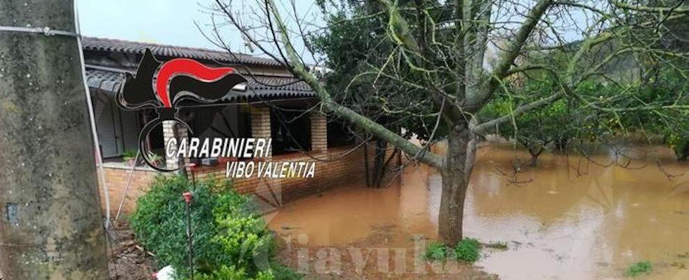 Paura in Calabria, esonda torrente. Coppia di anziani salvata dai carabinieri