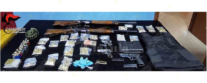 Scoperto un arsenale nascosto nel sottotetto di una casa popolare a Reggio Calabria item-thumbnail