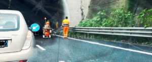 Reggio Calabria: maxi tamponamento in galleria, coinvolte almeno 4 auto item-thumbnail