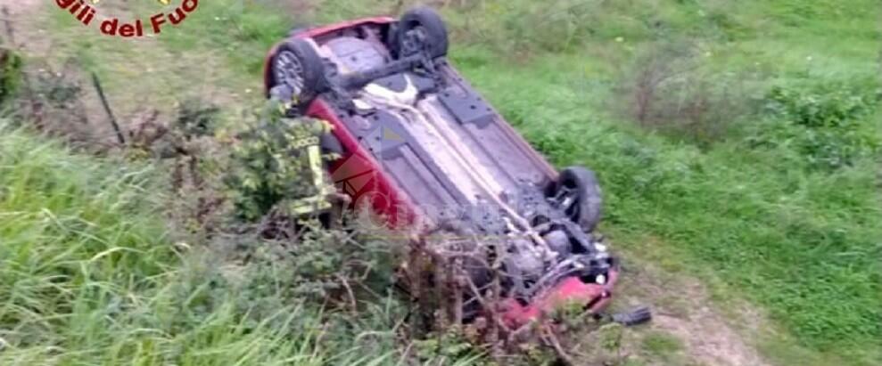 Terribile incidente stradale, l’auto fa un volo di 7 metri