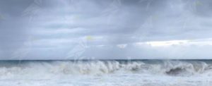 Il mare continua ad essere mosso sulle macerie del lungomare di Caulonia item-thumbnail