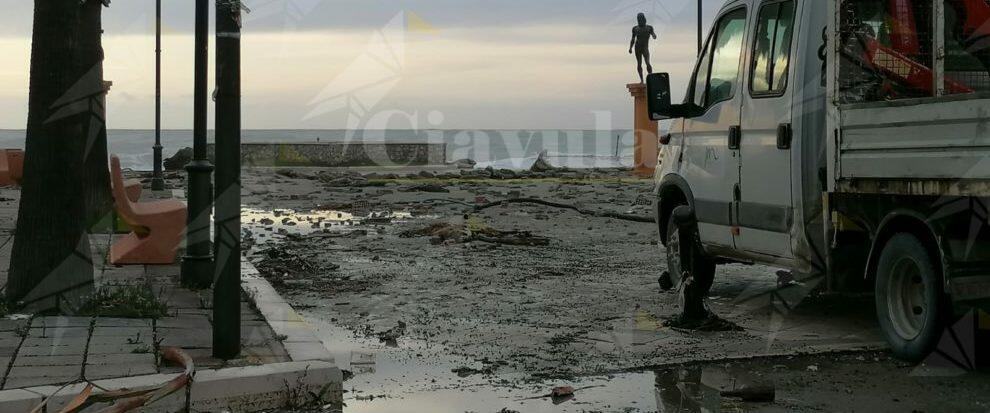 Sul lungomare di Caulonia regna la devastazione