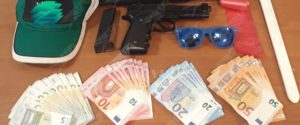 Rapina un tabaccaio minacciandolo con una pistola. Identificato e arrestato item-thumbnail