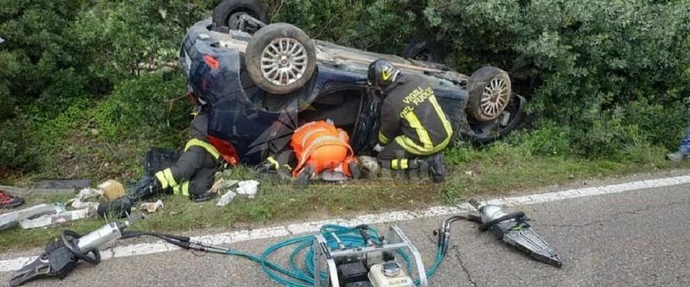 Incidente sulla statale 125, i vigili del fuoco estraggono uomo dalle lamiere