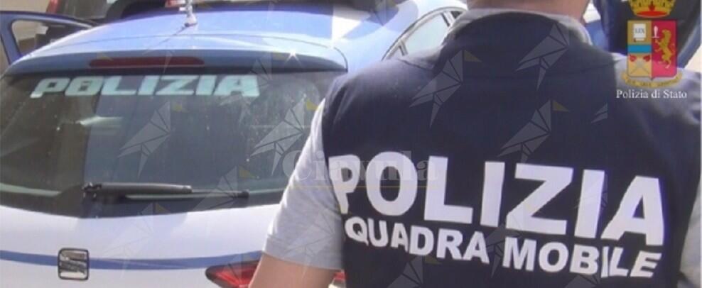 Sequestrate armi, droga ed esplosivi: raffica di arresti della Squadra mobile