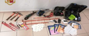 Nonno e nipote si fingono idraulici, arrestati dalla polizia item-thumbnail