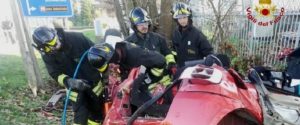 Auto si schianta contro un muro, muoiono tre giovani di 15, 20 e 23 anni item-thumbnail