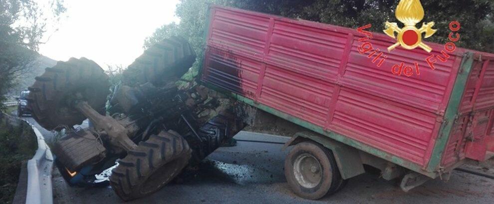 Tragedia in Calabria, trattore si ribalta. Morto sul colpo un 24enne