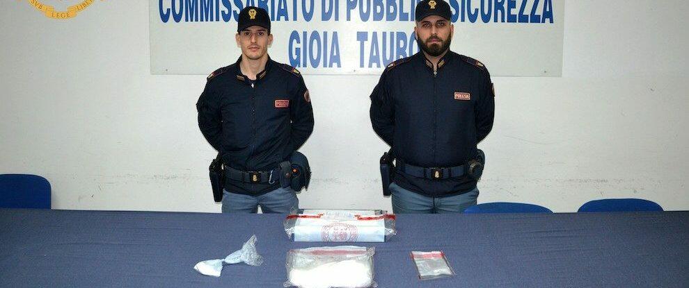 Gioia Tauro, fermato alla guida con la droga nascosta in auto: scattano le manette per un agente di polizia penitenziaria