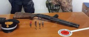 Controlli a tappeto a Reggio Calabria, trovato un fucile nascosto in un campo di ginestre item-thumbnail