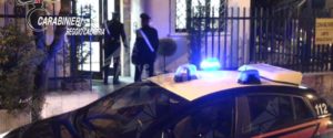 Rosarno, spettacolare inseguimento lungo le vie del centro. Sbatte contro un marciapiede e finisce la sua fuga item-thumbnail