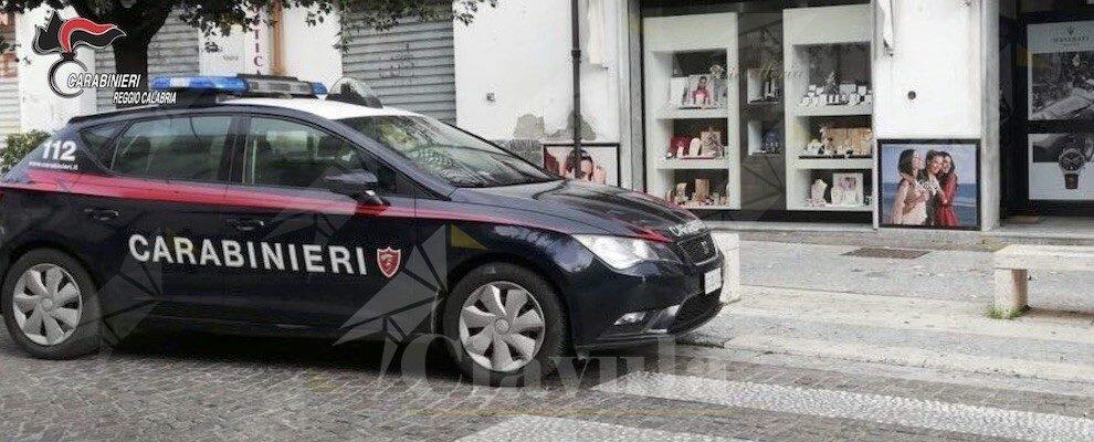 Sorpreso nuovamente a rubare in una gioielleria, in manette un sidernese