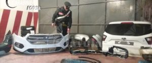 Trasportava pezzi di auto rubate con un furgone, fermato dai carabinieri item-thumbnail