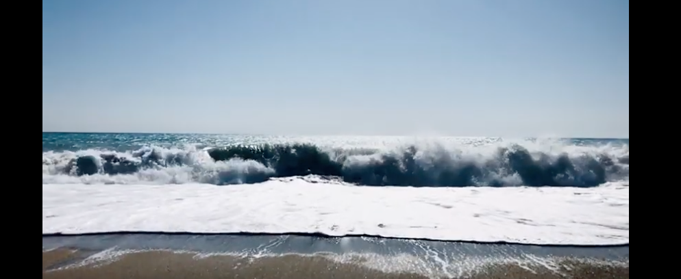 Onde del mare di Caulonia in slow-motion