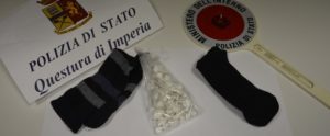 Spacciava cocaina ricevendo i clienti in macchina, arrestato item-thumbnail