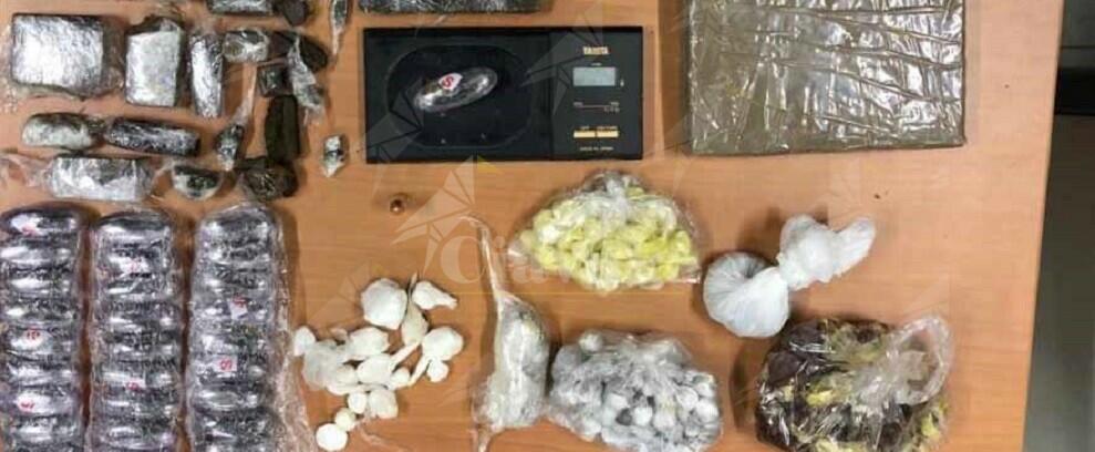 Eroina, cocaina, hashish e marijuana. La polizia arresta due fratelli per spaccio di droga