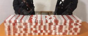 Lotta al contrabbando: sequestrate 90 stecche di sigarette, in manette un uomo item-thumbnail