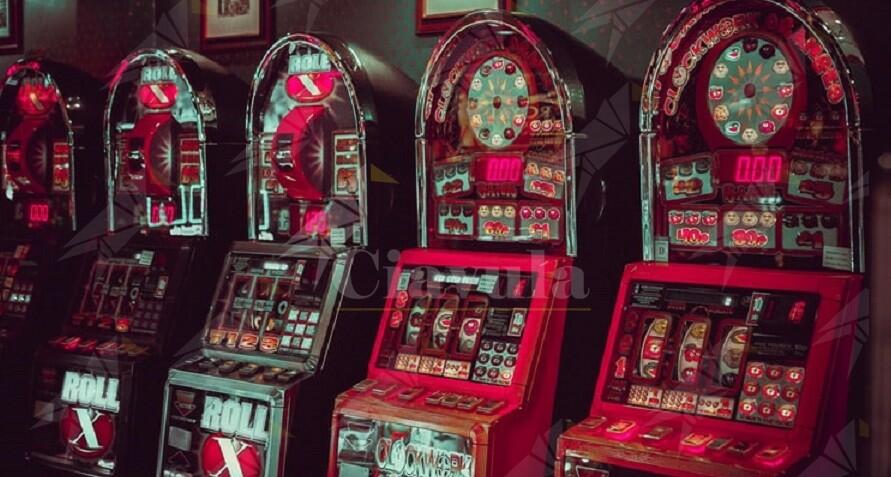 False slot machine sviluppate da una società calabrese spacciate per dispositivi medici contro la ludopatia