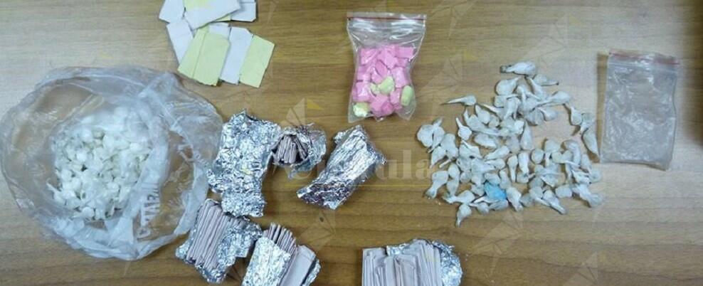 Spacciavano cocaina e droghe sintetiche (ecstasy e ketamina) in discoteca. 3 le persone arrestate ed oltre 300 le dosi sequestrate