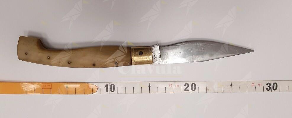 Rapina un tassista minacciandolo con un coltello, catturato 20enne