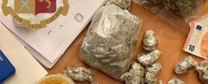 Gestivano lo spaccio di marijuana e cocaina, 2 persone in manette item-thumbnail