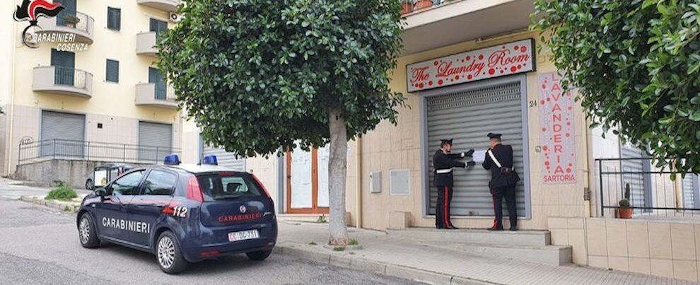 Inala solvente e perde i sensi, titolare di una lavanderia salvato da una pattuglia dei carabinieri