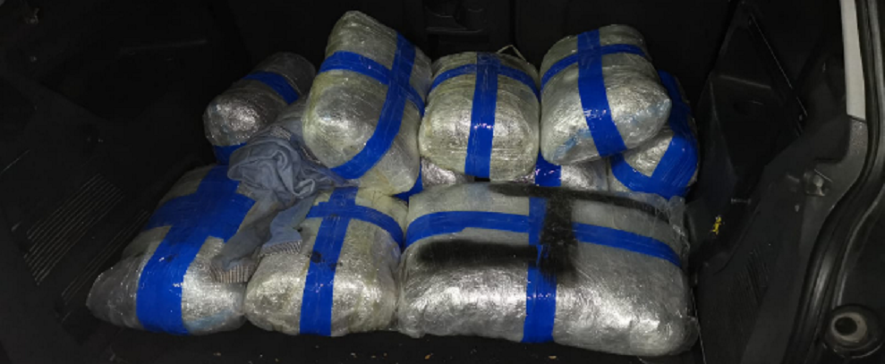 Occulta 26 kg di marijuana nel portabagagli dell’auto, arrestato