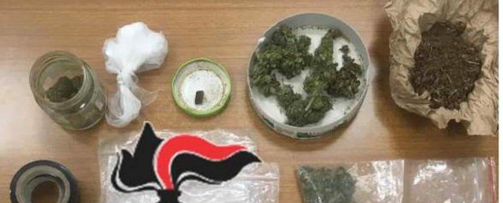 Beccato in casa con hashish e marijuana, arrestato e rimesso in libertà