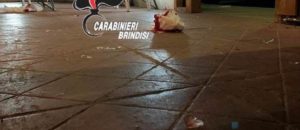 Litigano e gli taglia la gola con un bicchiere di vetro. Il colpevole ai domiciliari item-thumbnail