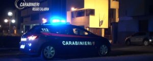 Pugni, schiaffi e minacce di morte alla madre: ventenne finisce ai domiciliari item-thumbnail