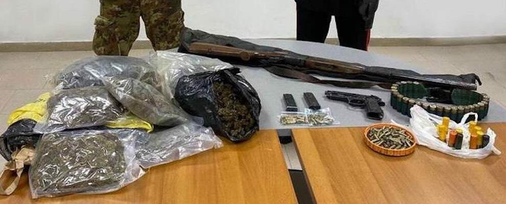 I carabinieri trovano armi, munizioni e 2kg di droga nel reggino