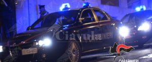 Lancia pietre e arance a casa della ex compagna e appicca un incendio: un arresto a Reggio Calabria item-thumbnail