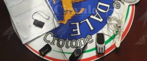Sorpreso con una ricetrasmittente all’esame per la patente, 3 denunce nel crotonese item-thumbnail