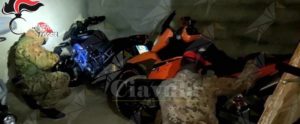Moto rubate e nascoste in un casolare: i carabinieri tendono una trappola ai ladri e li arrestano item-thumbnail