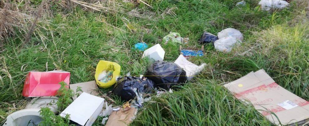 Caulonia, discarica abusiva alla foce dell’Allaro – fotogallery