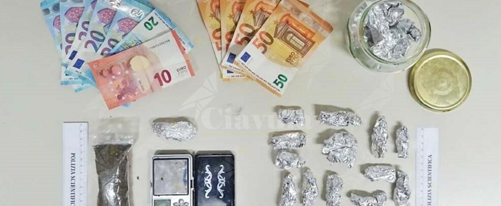 Trovato in possesso di marijuana, arrestato per detenzione ai fini di spaccio