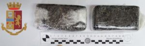 Arrestato corriere della droga, trasportava 600 grammi di hashish item-thumbnail
